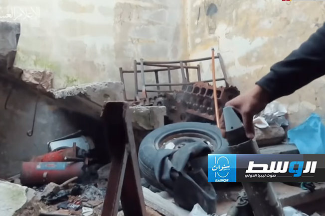 مقاتل من القسام يوثق إطلاق قذائف الهاون على جنود الاحتلال في حي الزيتون. (الإنترنت)