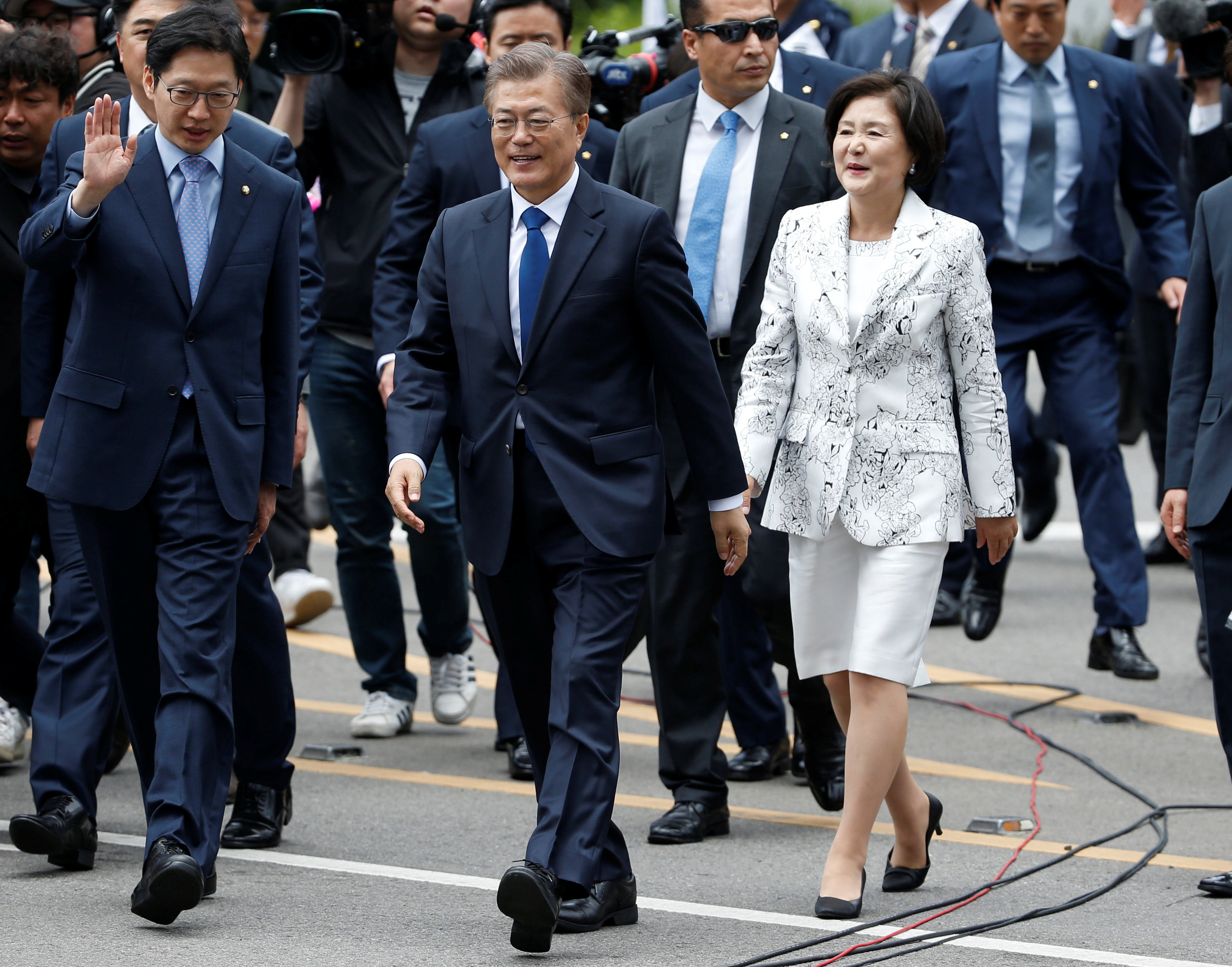 رئيس كوريا الجنوبية يتوجه للقاء نظيره الكوري الشمالي