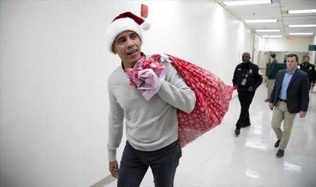 أوباما يوزع الهدايا على الأطفال المرضى في واشنطن