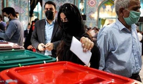 إيران تنهي اليوم الطويل للانتخابات الرئاسية.. والنتائج متوقعة السبت