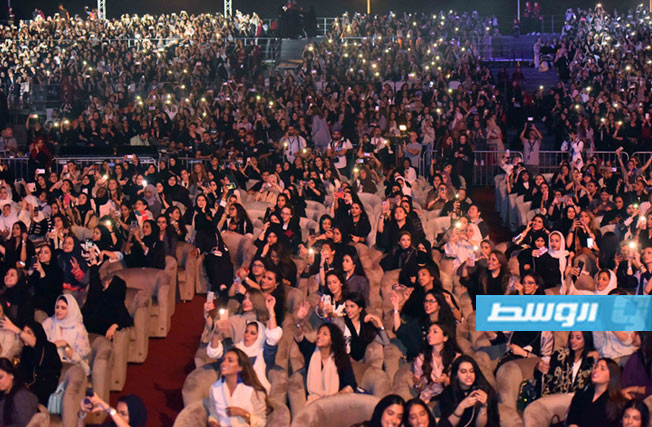 بالصور: تامر حسني يتألق في أولى حفلاته بالسعودية