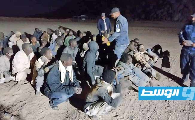 المهاجرون السودانيون عقب ضبطهم. (فيسبوك)