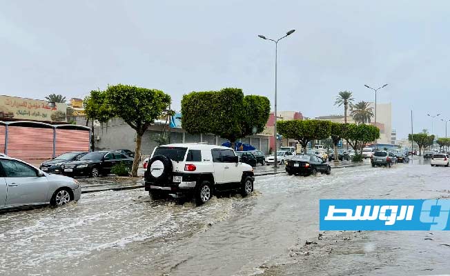أمطار غزيرة تعرقل حركة المرور في شوارع طرابلس. (الإنترنت).