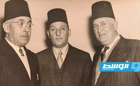 أحمد رفيق المهدوي من اليسار وفاضل بن زكري في المنتصف ومن اليمين الحاج رشيد الكيخيا