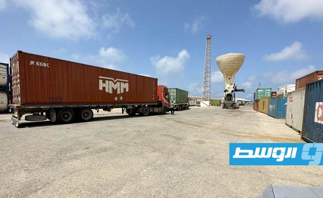 من وصول شحنات الزيوت إلى ميناء طرابلس البحري، 31 مايو 2023. (شركة الكهرباء)