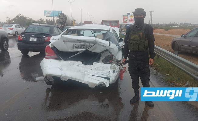 تصادم 4 سيارات بسبب الأمطار الغزيرة في طرابلس.. ونصائح لسائقي المركبات