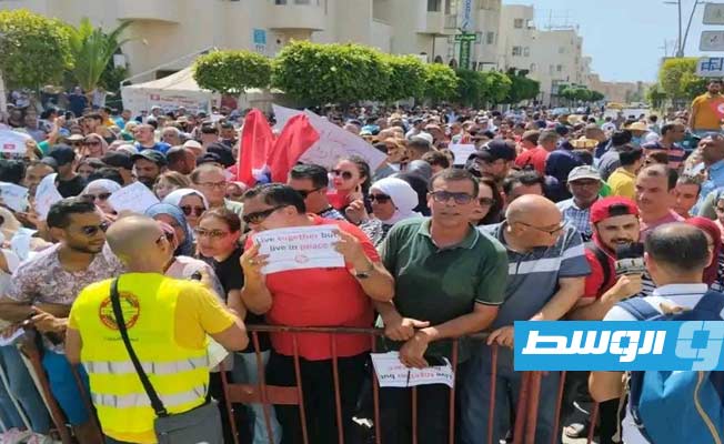 مئات التونسيين في صفاقس يحتجون على تزايد المهاجرين غير النظاميين
