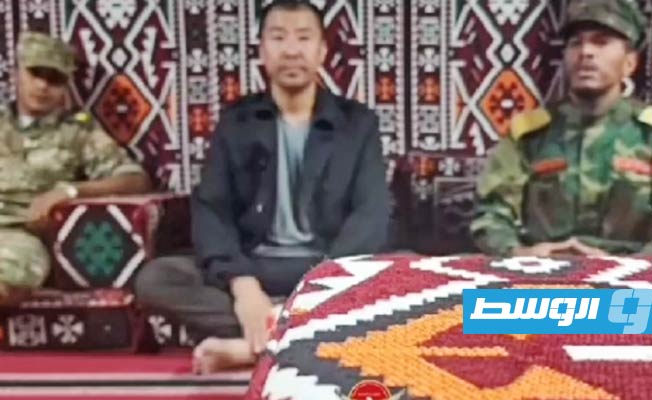 بالفيديو.. تحرير مواطن صيني من قبضة عصابة على الحدود الليبية الجنوبية