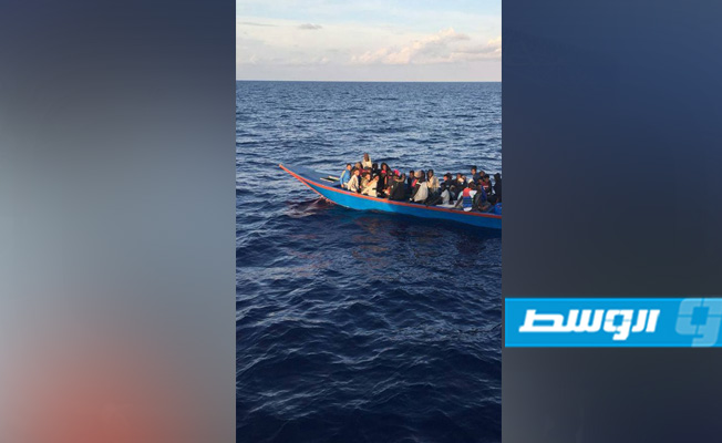 القوات البحرية تنقذ 148 مهاجرا غير شرعي بينهم مصريون ومغاربة