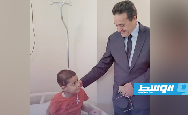الغويل يزور المرضى الليبيين في القاهرة ويبحث سبل تسهيل استكمال علاجهم