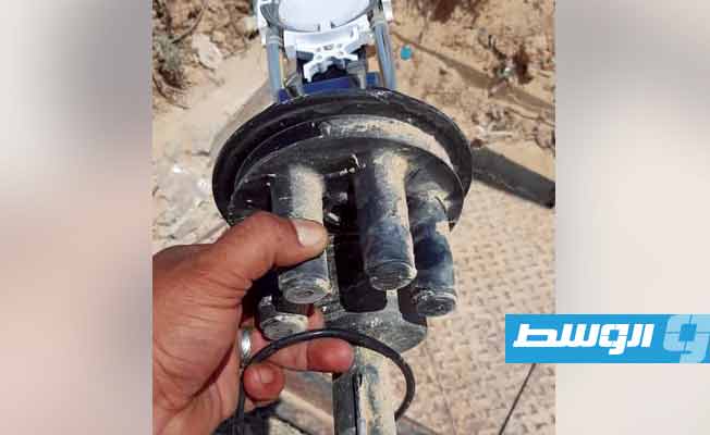 أعمال سرقة وتخريب تستهدف كابل الألياف البصرية في منطقة العقيلة الواقعة بين سرت ورأس لانوف, 11 يونيو 2021. (هاتف ليبيا)