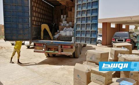 المجلس البلدي يسلم معدات مقر العزل الصحي لإدارة مستشفى غات العام