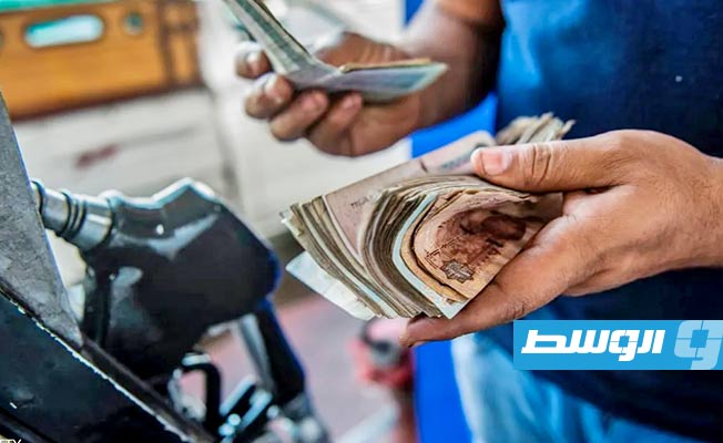 مصر تبقي على أسعار الوقود المحلية دون تغيير