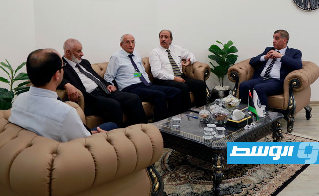 لقاء القطراني مع عميد فرع أكاديمية الدراسات العليا في بنغازي، الثلاثاء 29 يونيو 2022. (مكتب الإعلام والتواصل بديوان مجلس الوزراء بنغازي)