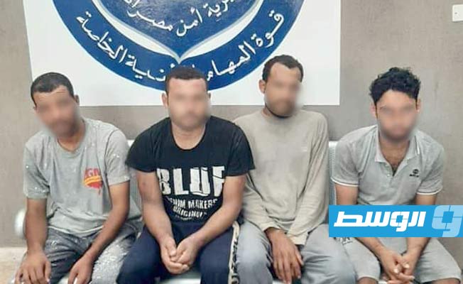 القبض على عصابة تمتهن خطف وابتزاز العمالة الوافدة من الجنسيات العربية وغيرها (وزارة الداخلية)