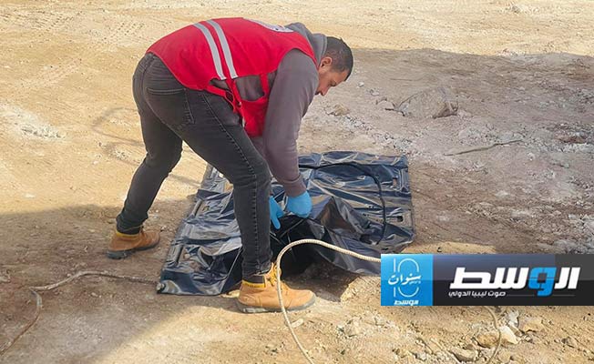 من أعمال انتشال جثث مجهولة الهوية من ضحايا فيضانات درنة، 7 مارس 2024. (الهلال الأحمر الليبي)