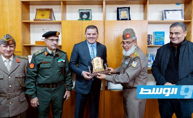 من زيارة الدبيبة إلى كلية الدفاع الجوية في مصراتة، 26 نوفمبر 2022. (المكتب الإعلامي لرئيس حكومة الوحدة الوطنية الموقتة)