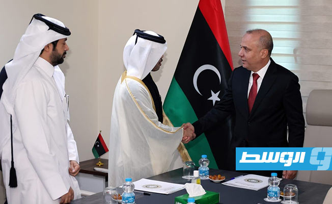 نائب رئيس المجلس الرئاسي، عبد الله اللافي، مع السفير القطري في ليبيا، خالد محمد الدوسري, 26 ديسمبر 2021. (المجلس الرئاسي)