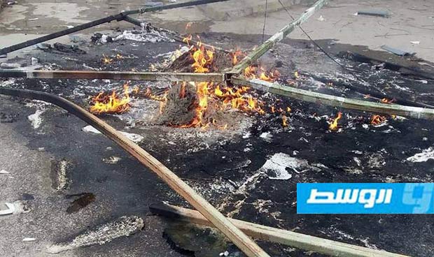 مصدر: سرية تابعة للقوات المسلحة تقوم بحرق خيمة عزاء في درنة