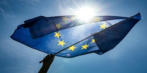 الأوروبيون يصوتون في 21 بلدًا وتقدم متوقع للمشككين في الاتحاد