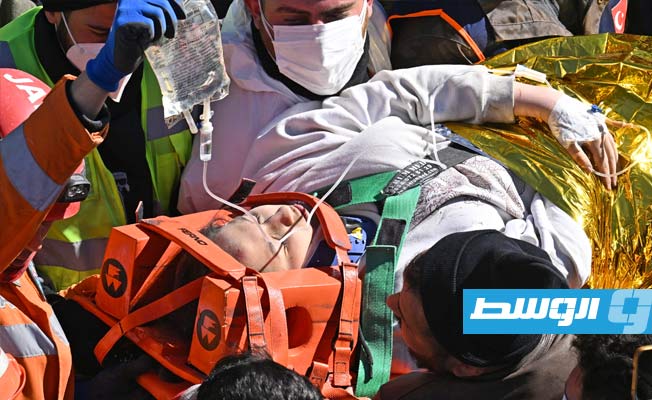 إنقاذ فتاة بعد 10 أيام على زلزال تركيا (فيديو)