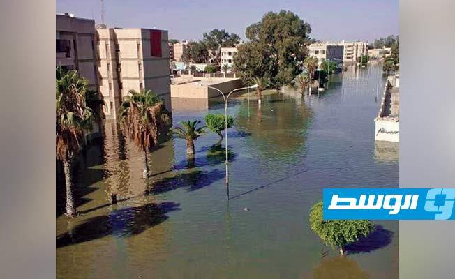 بالصور: هطول أمطار غزيرة على أحياء متفرقة بطرابلس