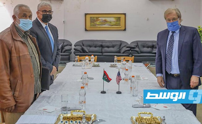 السفير الأميركي خلال لقائه مع باشاغا وأبوشحمة في مصراتة. الأربعاء 16 ديسمبر 2020. (وزارة الداخلية)