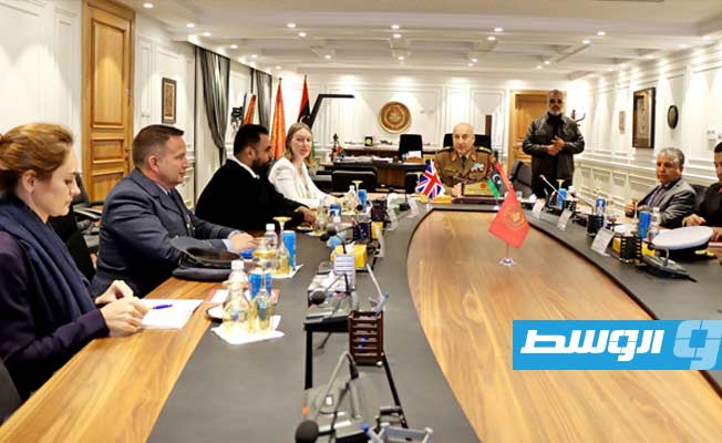 الحداد يناقش مع وفد من السفارة البريطانية التعاون المشترك ودعم الجيش