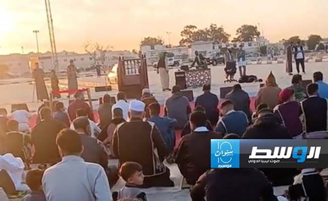 أهالي بنغازي يصلون العيد في ساحة الكيش، 10 أبريل 2024. (فيسبوك)