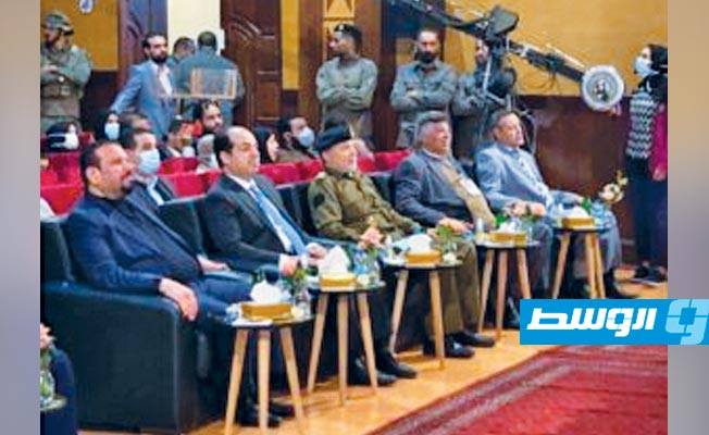 معيتيق يتوسط مسؤولي حكومة الوفاق خلال افتتاح ملتقى الإبداع في طرابلس، 24 ديسمبر 2020. (الهيئة العامة للثقافة)