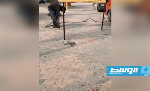 بالصور.. إزالة اللافتات العشوائية من شوارع بلدية سوق الجمعة