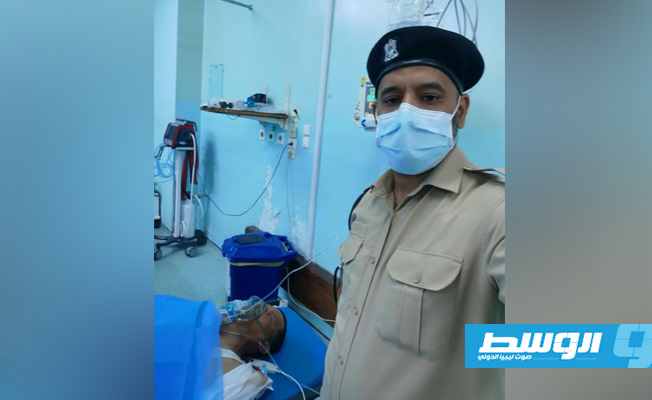 شرطي مرور يتلقى العلاج بإحدى المستشفيات بعد تعرضه لحادث دهس، 28 يوليو 2020. (مديرية أمن طرابلس)