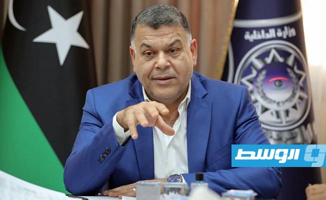 وزير الداخلية خالد مازن خلال لقائه مع عدد من القيادات الشرطية النسائية، 11 أكتوبر 2021. (الوزارة)