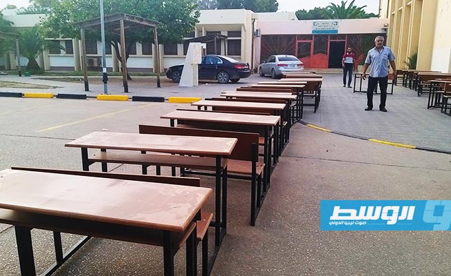 توريد ألف مقعد دراسي لمدارس بلدية أبوسليم