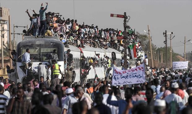 السودان..قادة الاحتجاج يناقضون تصريحات المجلس العسكري بشأن خطة الانتقال
