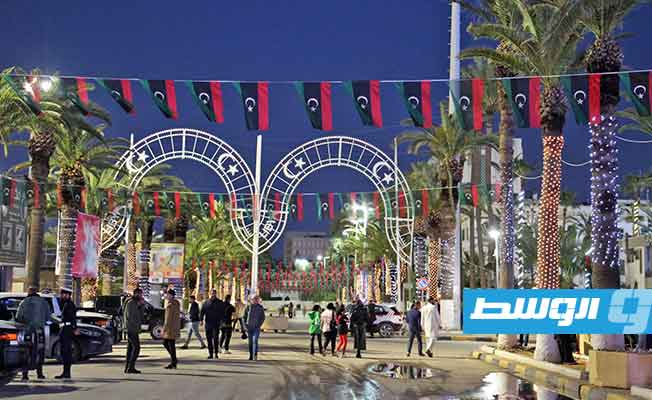بالصور: شوارع وميادين طرابلس تتزين استعدادا لاحتفالات ذكرى ثورة 17 فبراير