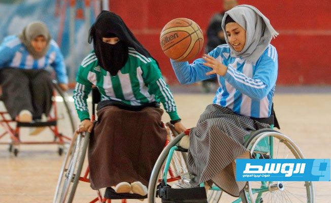 يمنيات يصنعن البسمة على كراسي متحركة لممارسة كرة السلة