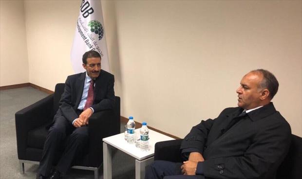 العيساوي يجتمع في إسطنبول مع مدير البنك الإسلامي