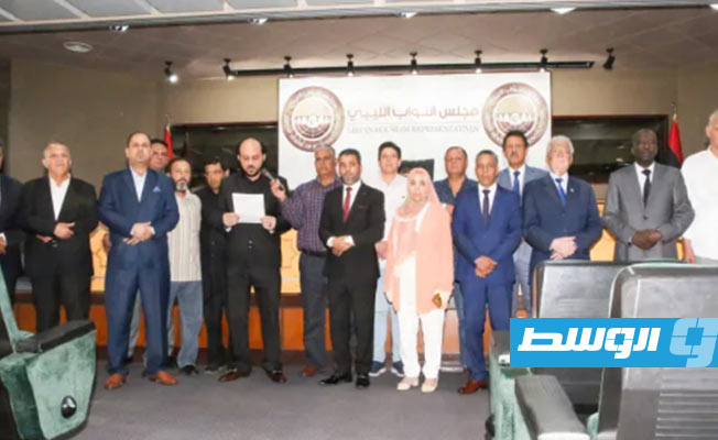 النواب المتواجدين بمقر اجتماع المجلس في بنغازي أثناء تلاوة البيان، الإثنين 5 سبتمبر 2022. (مجلس النواب)