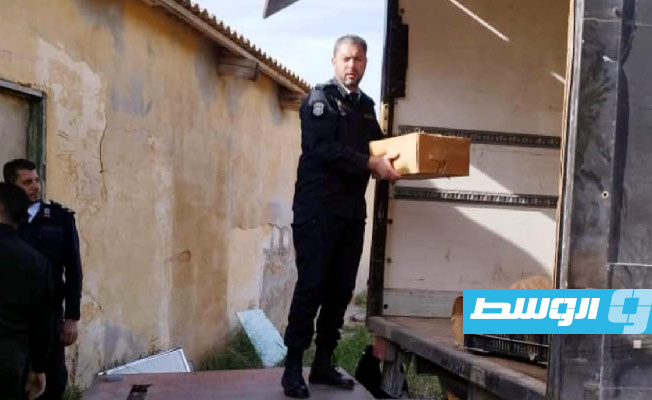 بالصور.. نقل قطع أثرية من مدينة توكرة إلى بنغازي