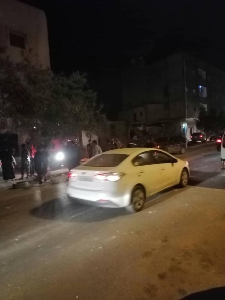 صور لوقائع سقوط صواريخ غراد على أحياء سكنية في طرابلس تداولها ناشطون عبر موقع «فيسبوك».
