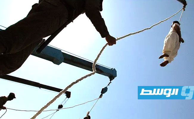 إيران تنفذ أول عملية إعدام علنية منذ أكثر من عامين