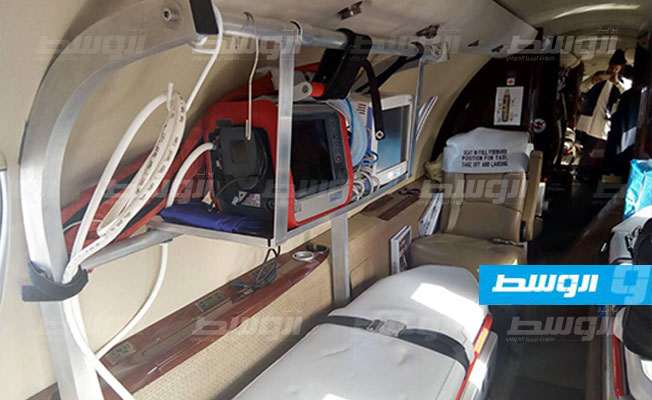 بالصور: بعد توقف 5 سنوات وصول أول طائرة إسعاف إلى مطار معيتيقة