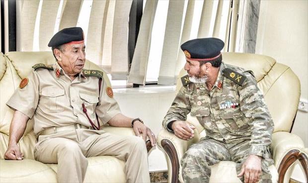 من اليسار رئيس الأركان العامة للجيش بحكومة الوفاق الفريق الركن محمد علي المهدي. (الإنترنت)
