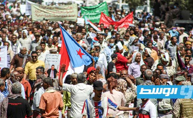 تدهور الأوضاع المعيشية يفجر تظاهرات غاضبة بعدن في جنوب اليمن