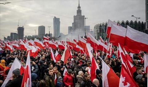 بولندا: عشرات الآلاف يشاركون اليمين المتطرف في مسيرة لمناسبة يوم الاستقلال