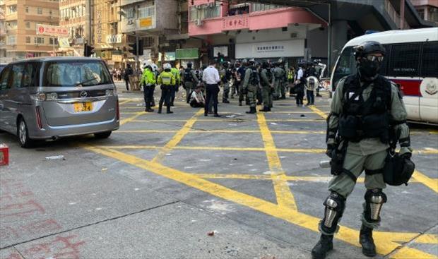 الشرطة تطلق الرصاص على المتظاهرين في هونغ كونغ.. والإضراب يشل المنطقة