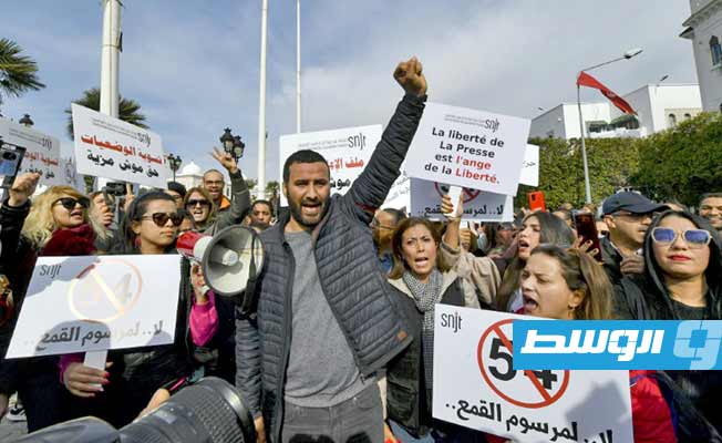صحفيون تونسيون يتظاهرون للتنديد بـ«قمع الحريات»