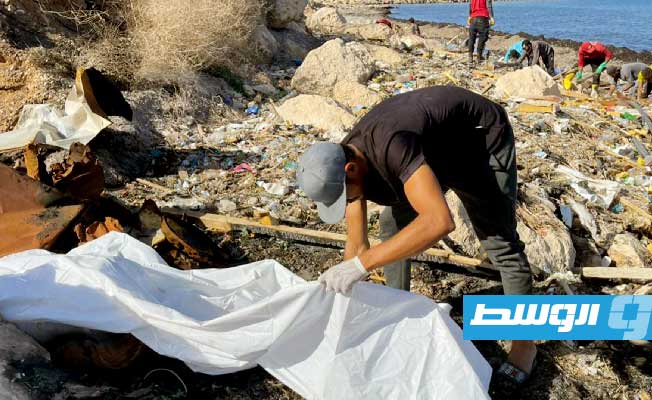 انتشال جثمان و3 أكياس أشلاء من ضحايا الفيضانات قرب ميناء درنة