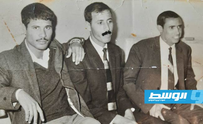 عبد القادر الخطيطي ومحمد الوسيع وخليفة الف6اخري ف6ي نادي التحدي سنة 1962
